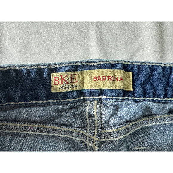 BKE Sabrina Women's Capri Jeans Medium Wash - Size 29 (Meas 31") - Picture 5 of 5